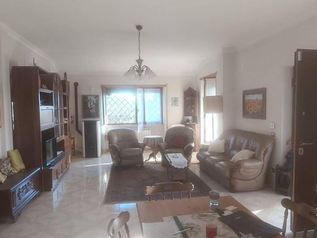 Villa a Aprilia in Via dei Passeri - Foto 4