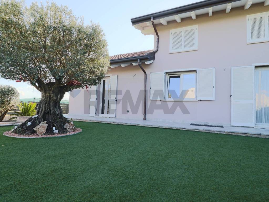 Villa a Sotto il monte giovanni xxiii in via Bergamo, 48 - Foto 3
