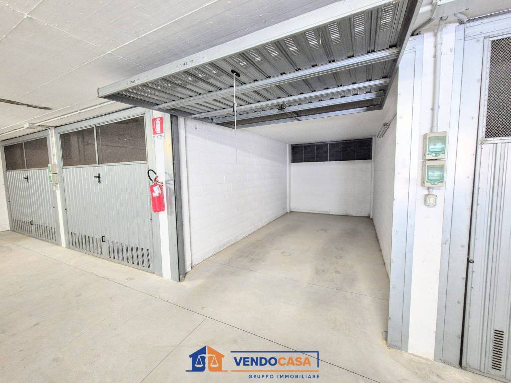 Box / garage a Finale ligure in Via Paolo Cappa - Foto 2