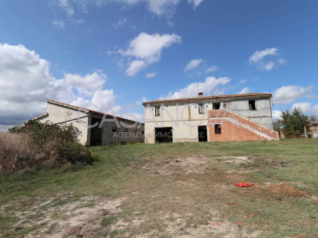 Rustico / casale a Bellante in Via Villa De Luca - Foto 2