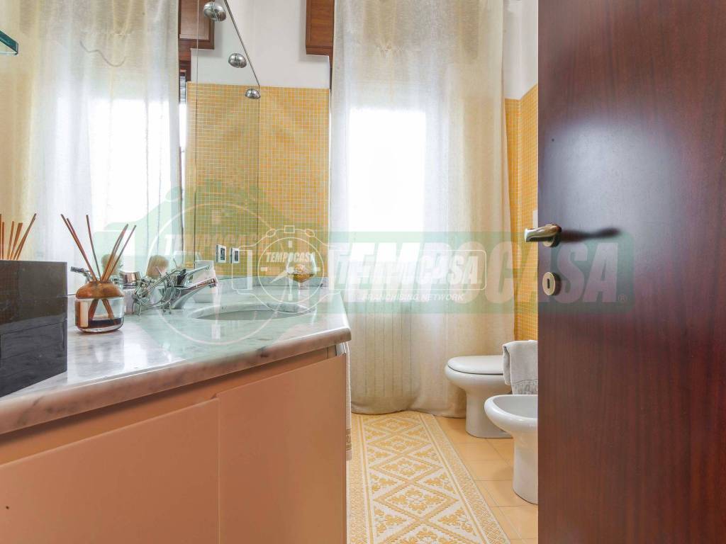 Appartamento a Uboldo in Via Tamborini 26 - Foto 2