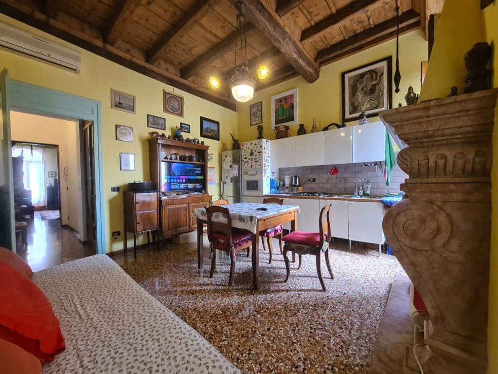 Appartamento a Este in VIA PESCHERIA VECCHIA, 52 - Foto 2