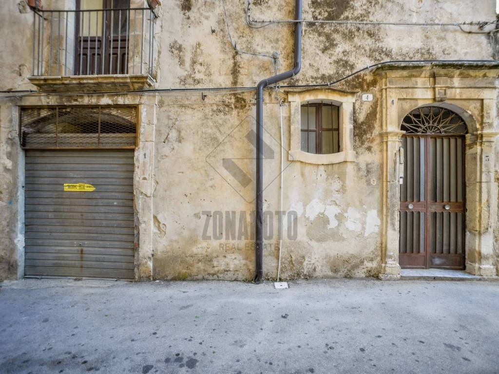 Box / garage a Noto in Via Antonello Caruso, 1 - Foto 2