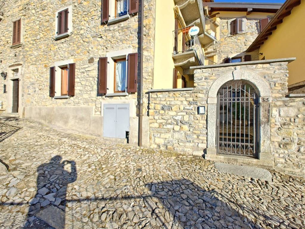 Appartamento a Centro valle intelvi in Via Gireglio, 33 - Foto 2