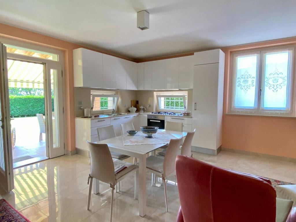 Villa a Caprino veronese in PIAZZA STRINGA, 13 - Foto 3