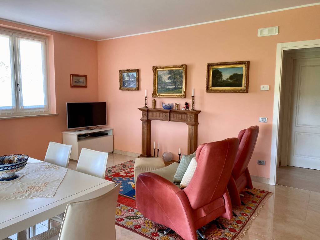 Villa a Caprino veronese in PIAZZA STRINGA, 13 - Foto 4