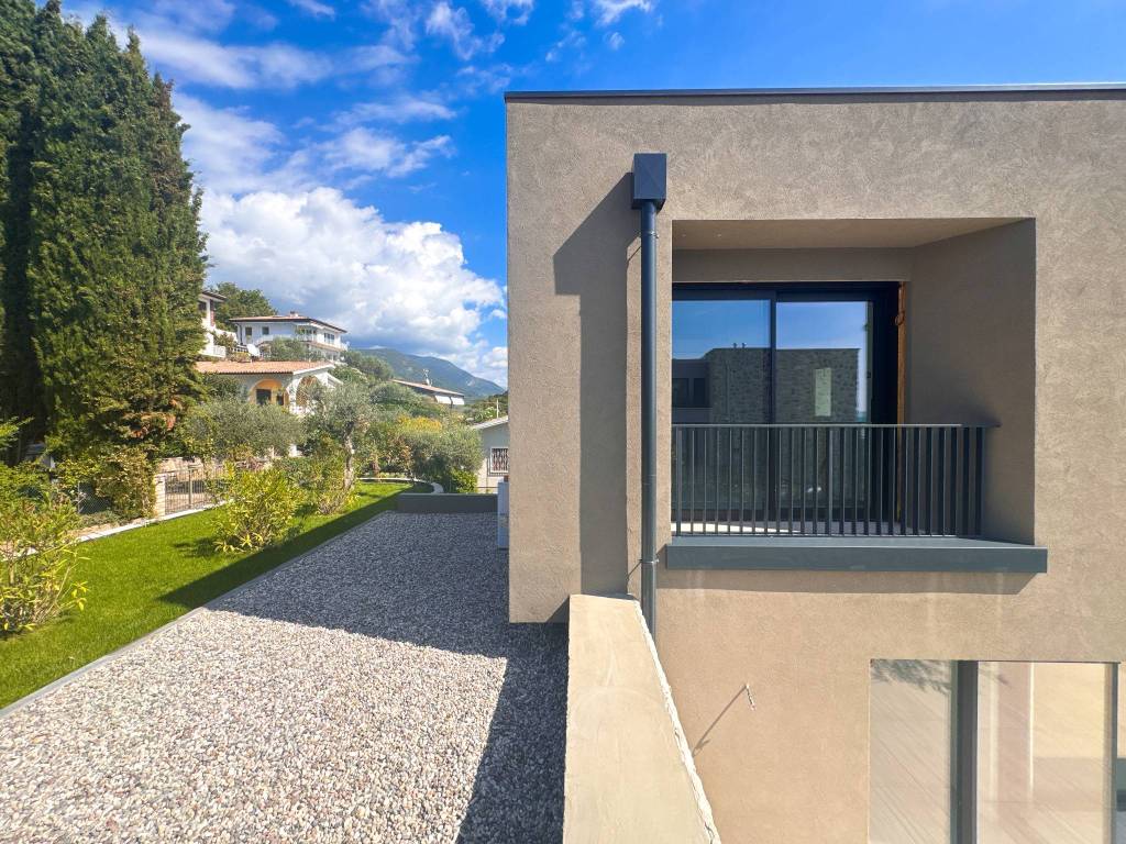 Villa a Costermano sul garda in Piazza Gian Battista Ferrario, 1 - Foto 4