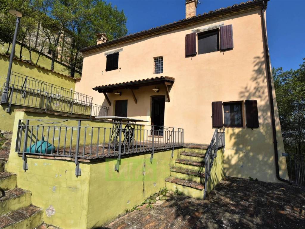 Casa indipendente a Sarnano in Contrada Migliarucci, 194 - Foto 2