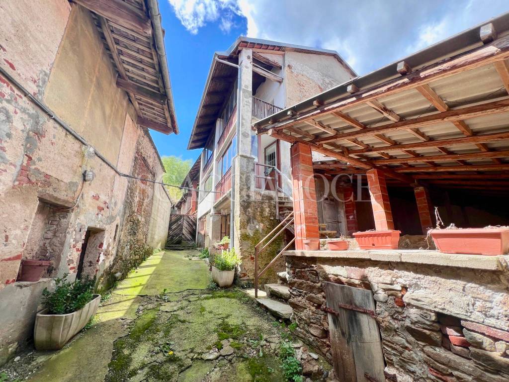 Casa indipendente a Donato in Via Umberto, 21 - Foto 2