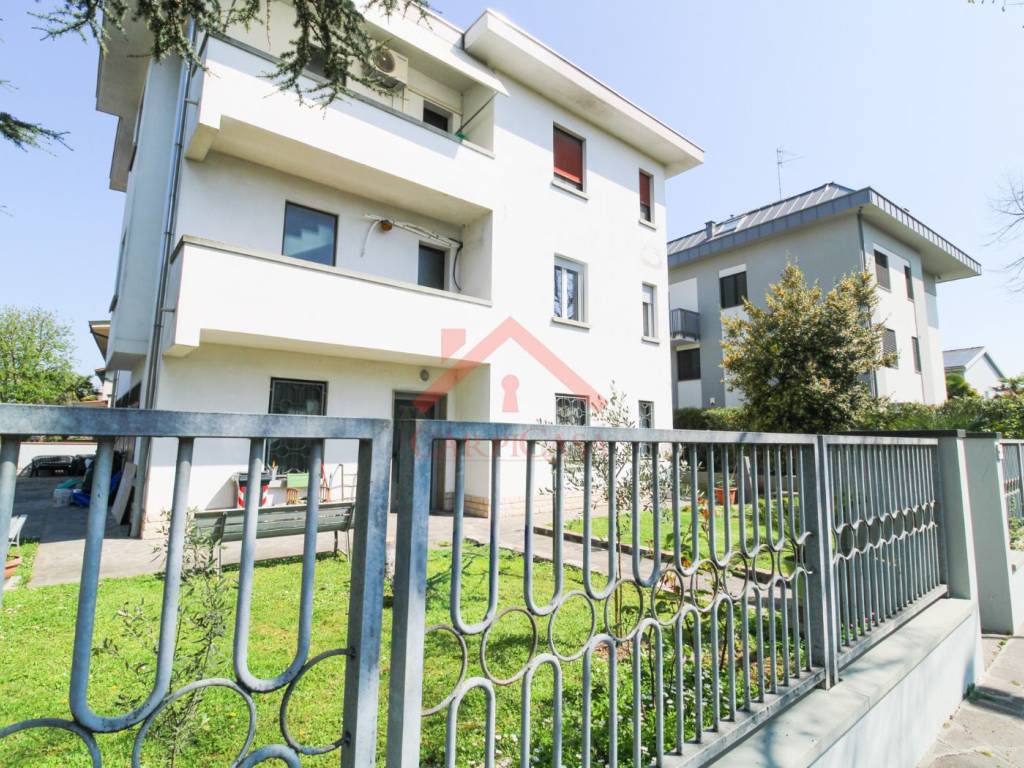 Appartamento a Carpi in Via Ivo Cremaschi 5 Carpi MO Italia , - Foto 2