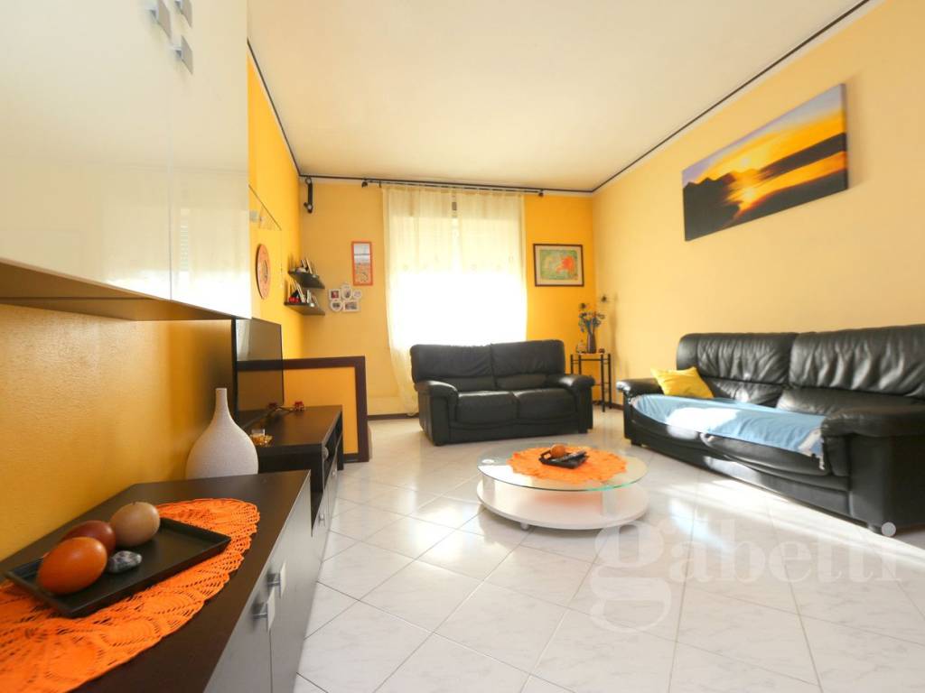 Appartamento a Lonate pozzolo in Via Montello, 11 - Foto 3