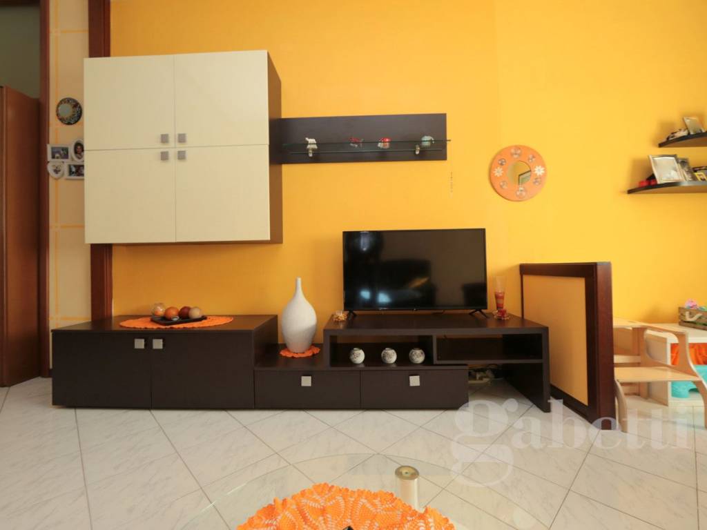 Appartamento a Lonate pozzolo in Via Montello, 11 - Foto 4