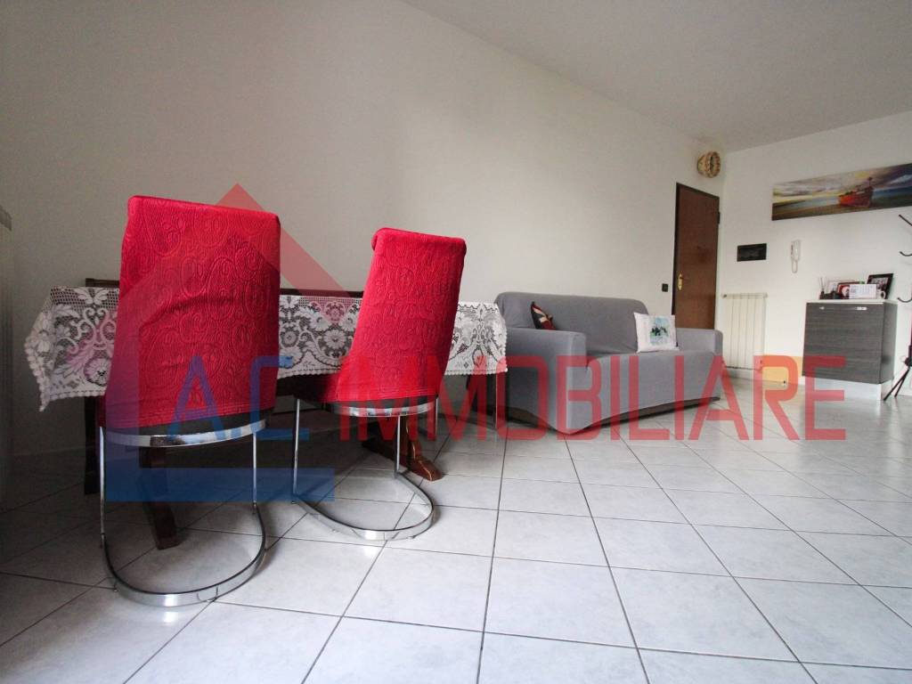 Appartamento a Vergiate in Via Felice Cavallotti, 6 - Foto 4