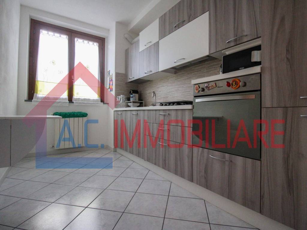 Appartamento a Vergiate in Via Felice Cavallotti, 6 - Foto 5