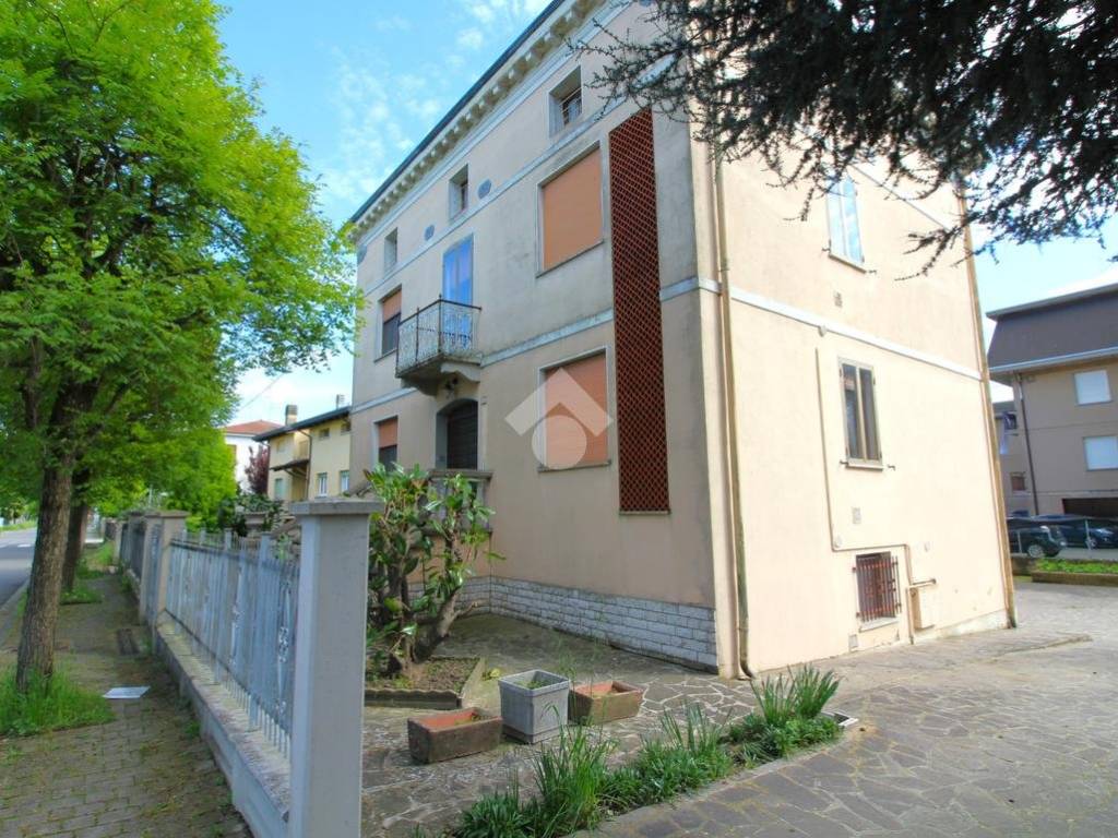 Villa a Rolo in Via XXV Aprile, 31 - Foto 2