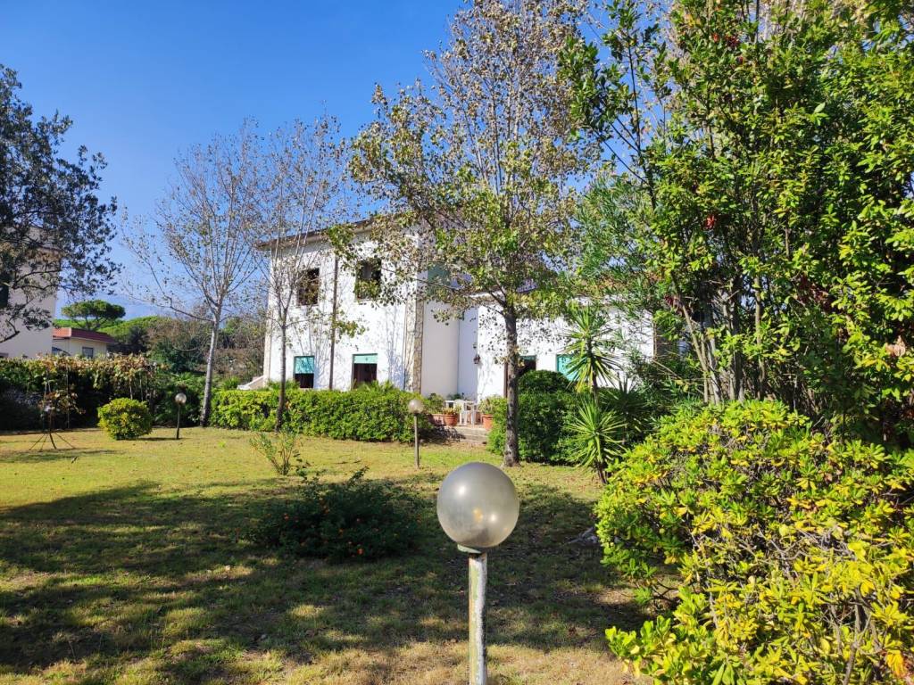 Villa a Minturno in Via Cristoforo Colombo, 143 - Foto 3