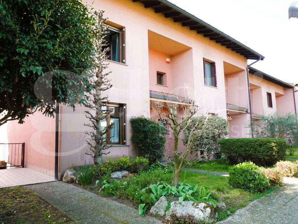 Villetta a schiera a Angera in Via Piave, 7 - Foto 4