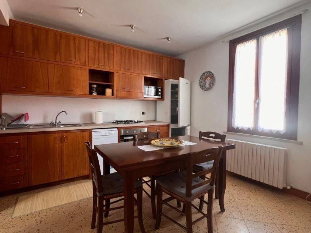 Appartamento a Mantova in Via Mario Cardone - Foto 2
