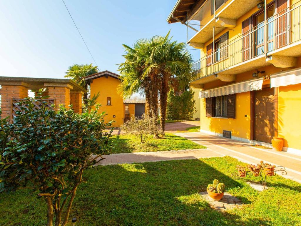 Villa a Oleggio in Via Cascine Bellini, 4 - Foto 2