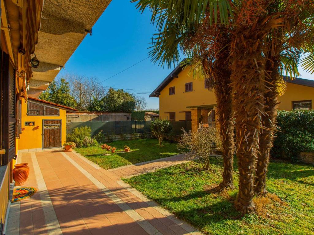 Villa a Oleggio in Via Cascine Bellini, 4 - Foto 3