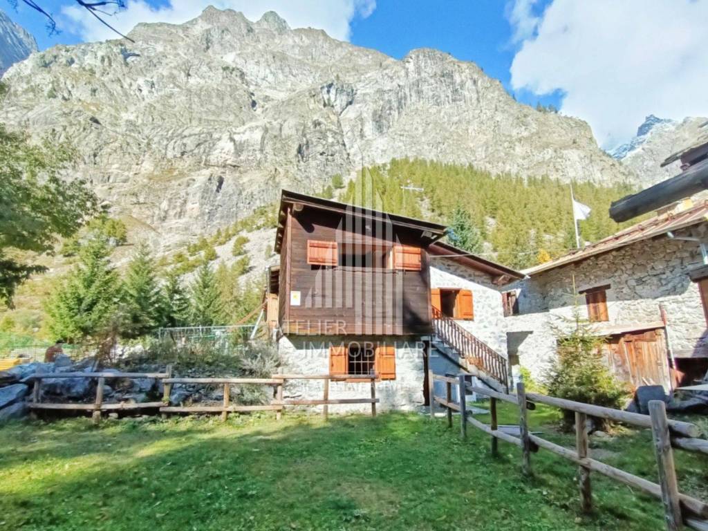 Villa a Courmayeur in Località Peuterey - Foto 3