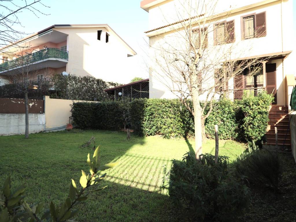 Villa a Maddaloni in Via Carrarone, 53 - Foto 2