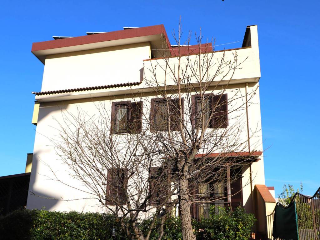 Villa a Maddaloni in Via Carrarone, 53 - Foto 3