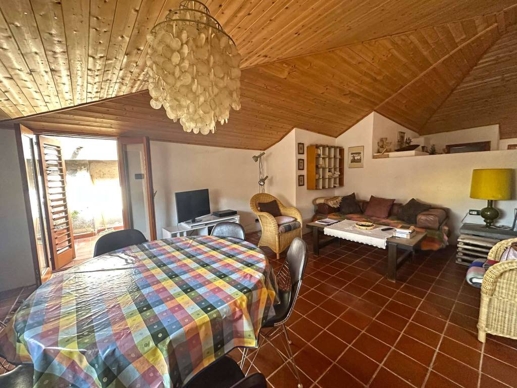 Appartamento a Castiglione di sicilia in via Dante Alighieri - Foto 2