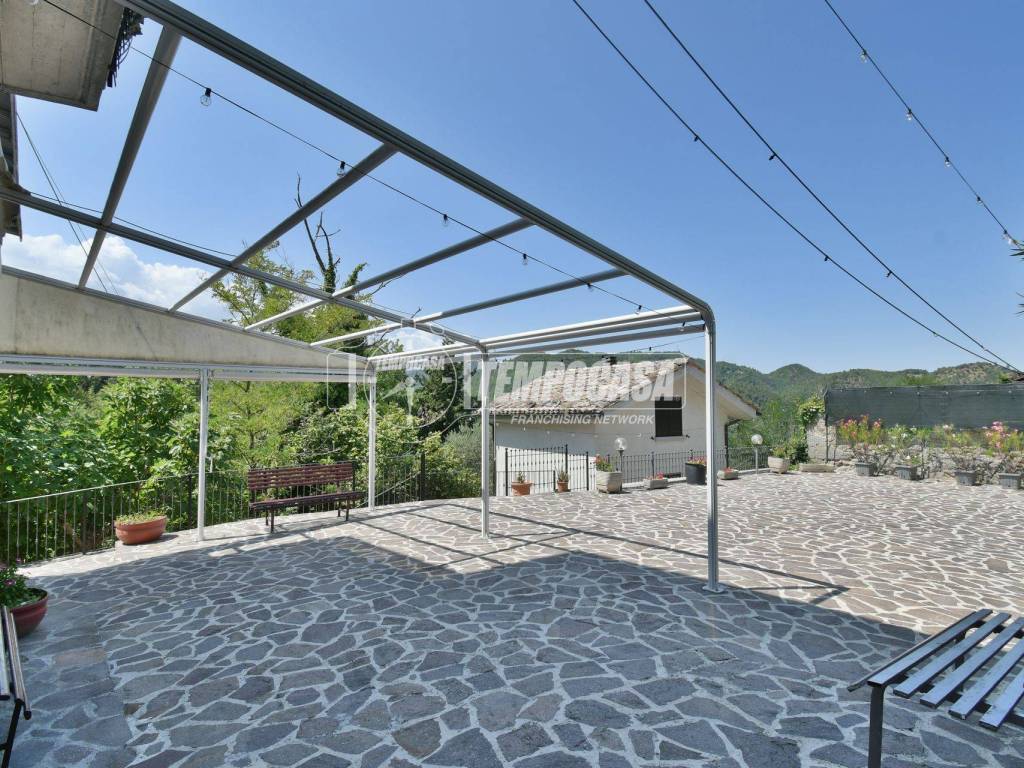 Casa indipendente a Ascoli piceno in Strada Provinciale Lungo Tronto 99/140 - Foto 2