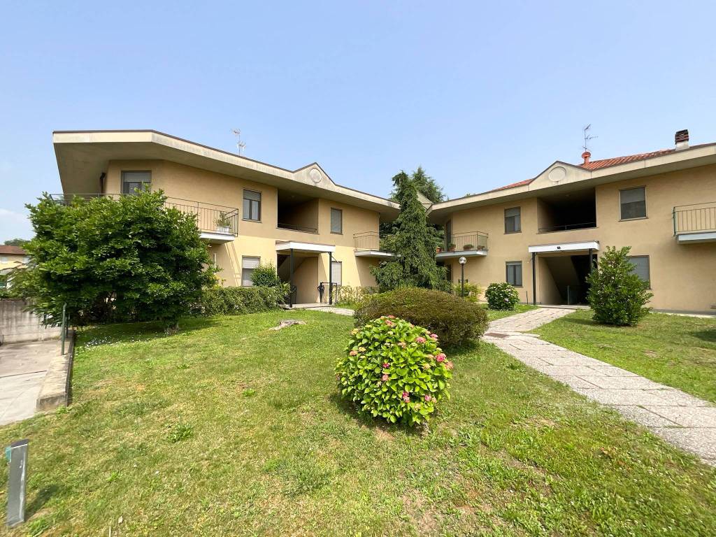 Appartamento a Samarate in Via Monte Berico, 193 - Foto 2