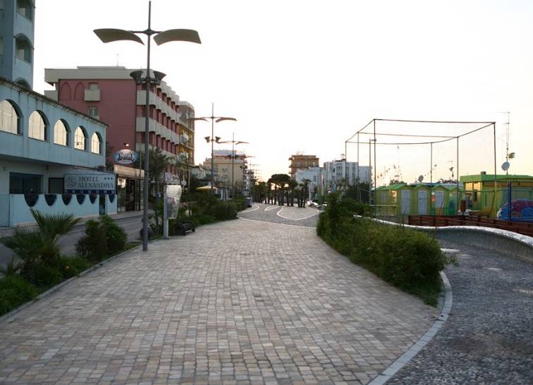 Palazzo / stabile a Misano adriatico in Via Repubblica - Foto 4