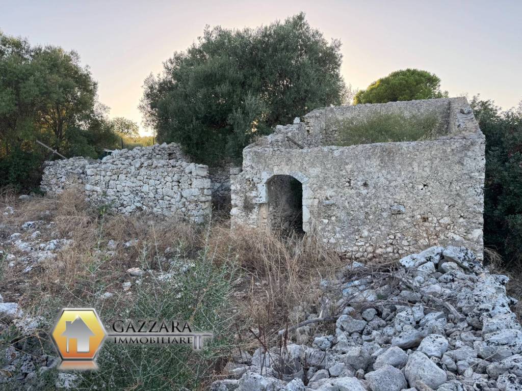 Terreno a Canicattini bagni in c.da Scacciacoppoli/cugno Lupo - Foto 2