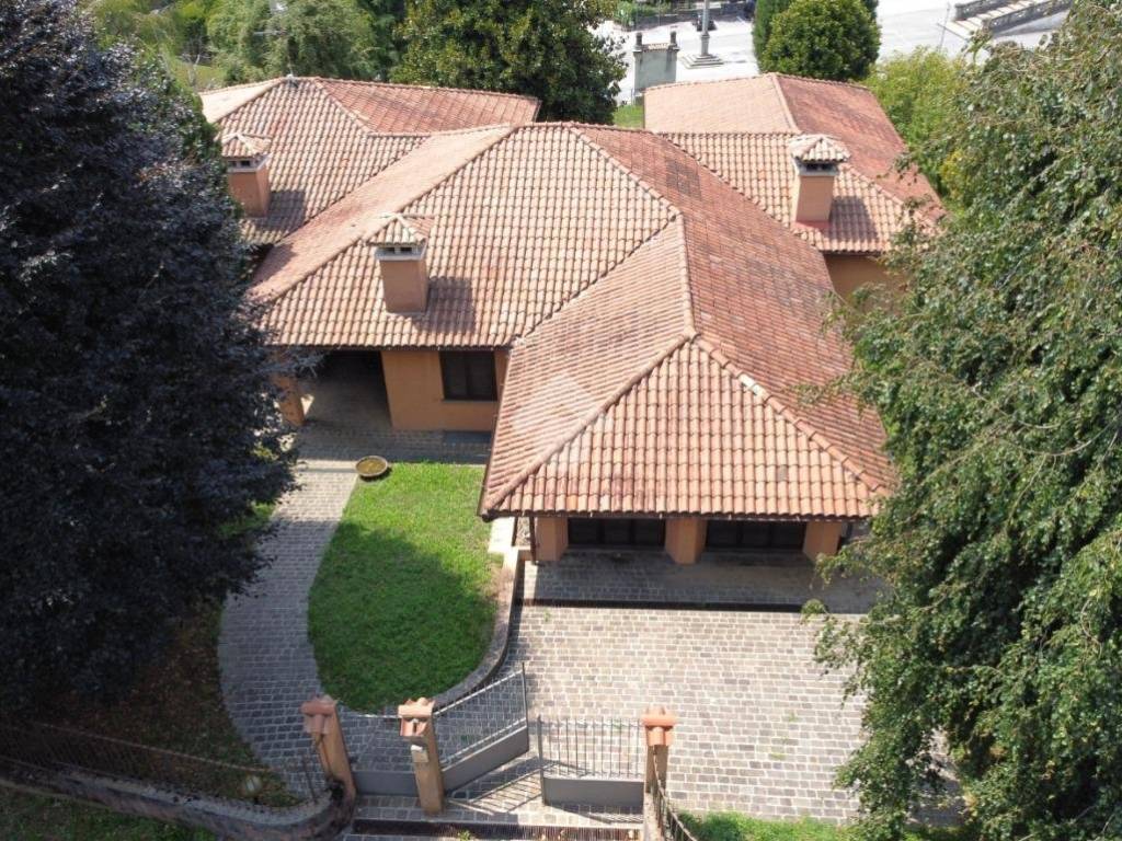 Villa a Cassago brianza in Via Ex Parco Visconti, 1 - Foto 2