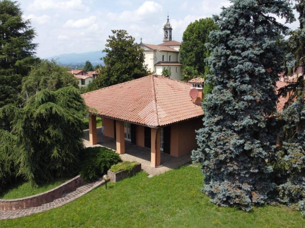 Villa a Cassago brianza in Via Ex Parco Visconti, 1 - Foto 3
