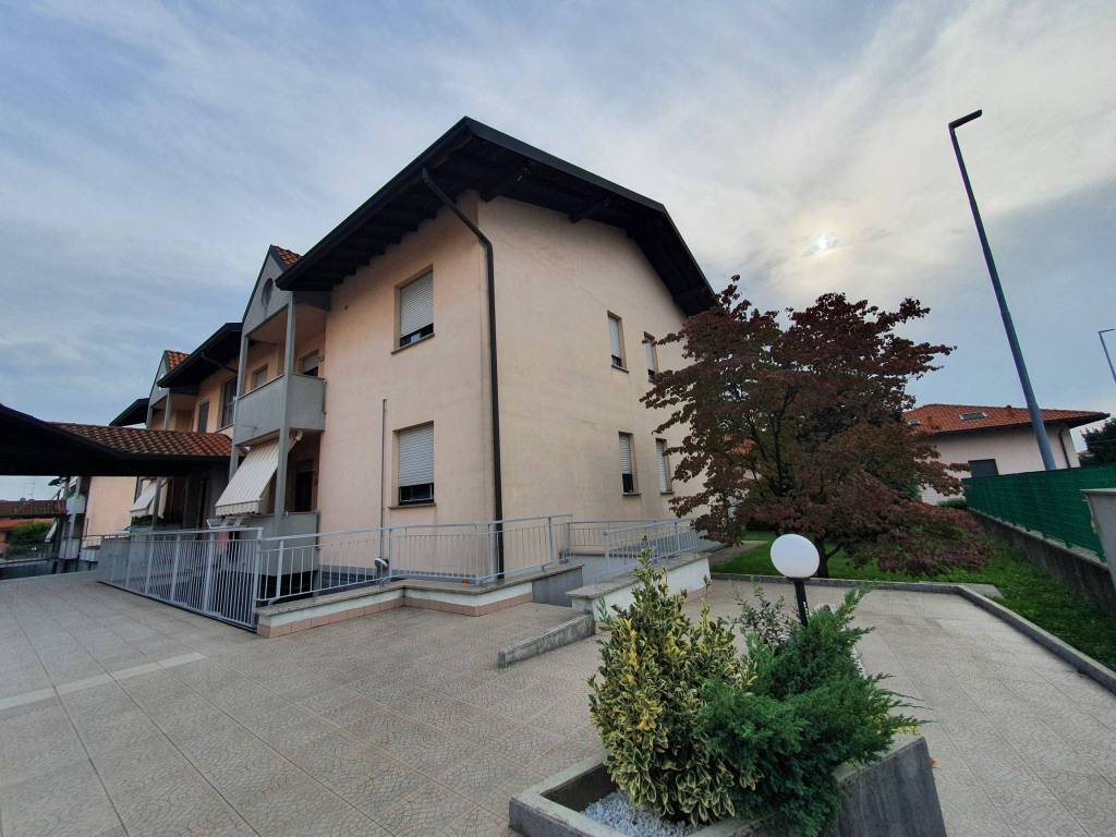 Appartamento a Cassano magnago in Via Lazio - Foto 3