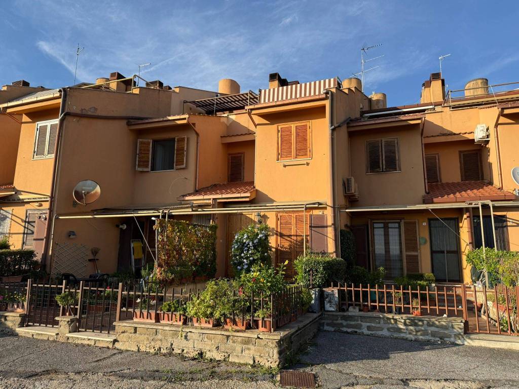 Villetta a schiera a Trevignano romano in Via Mosca, 70 - Foto 2