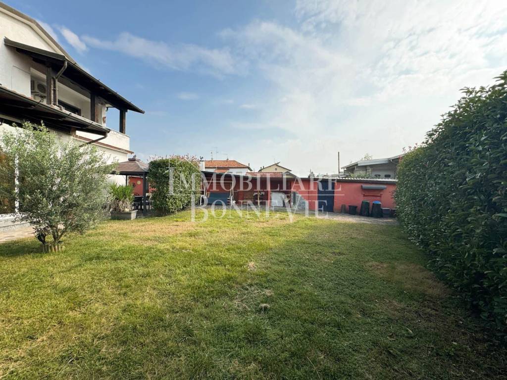 Villa a Vertemate con minoprio in Via Carcano, 9 - Foto 2