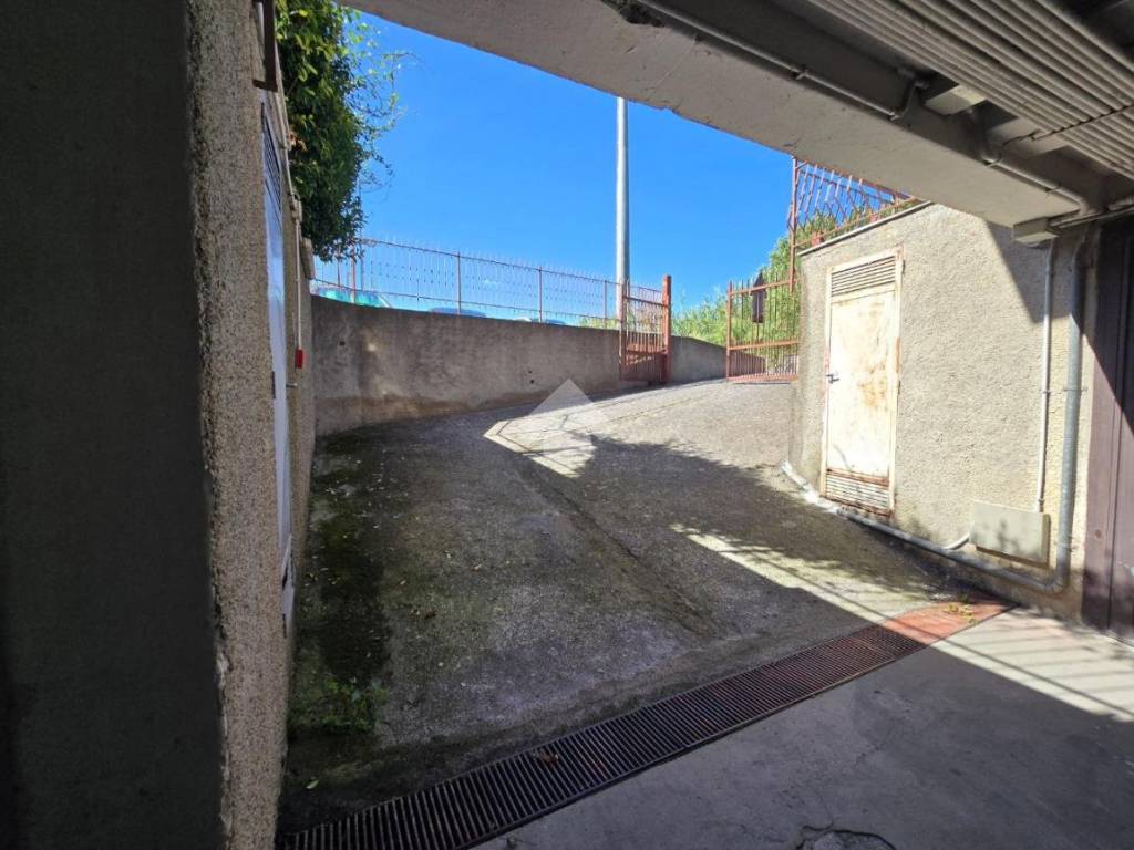Box / garage a Albenga in Via Don Giacomo Lasagna - Foto 2