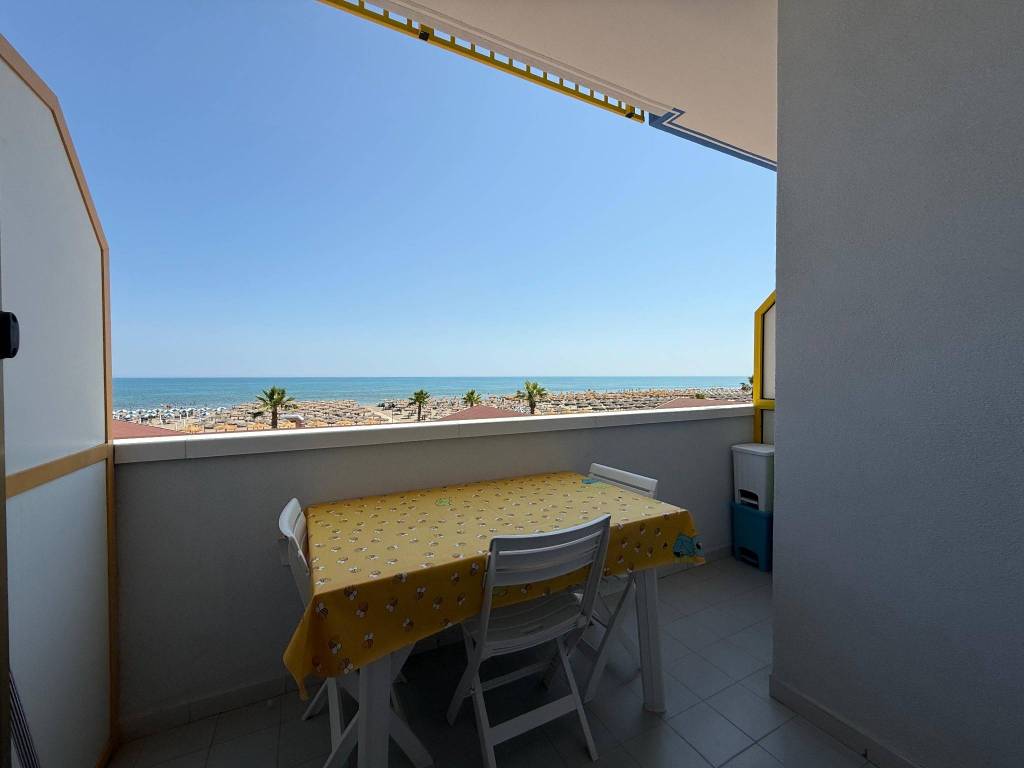 Appartamento a Margherita di savoia in Lungomare Cristoforo Colombo - Foto 4