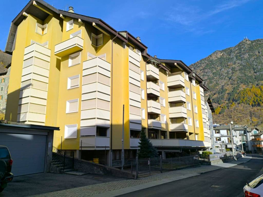 Appartamento a Chiesa in valmalenco in Via Nicolò Rusca - Foto 2