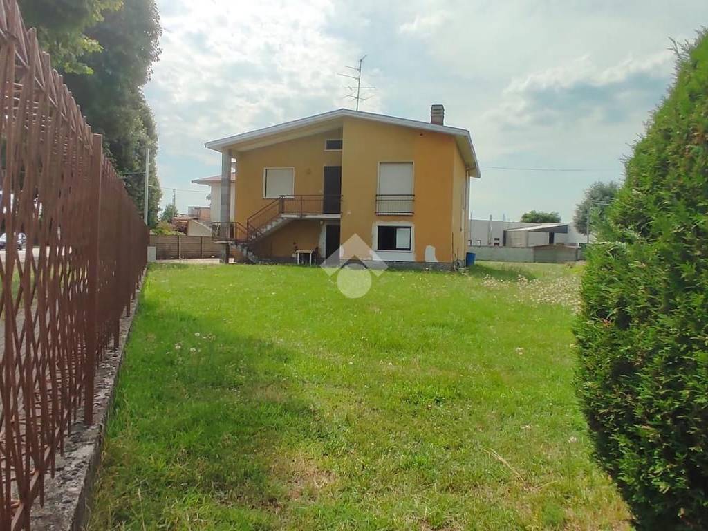 Casa indipendente a Ferno in Via Alcide De Gasperi, 38 - Foto 2