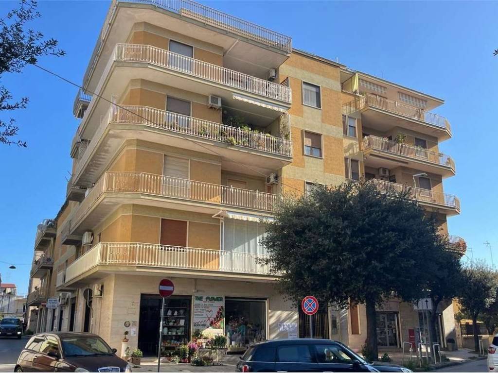 Appartamento a Francavilla fontana in Via Quinto Ennio, 50 - Foto 2