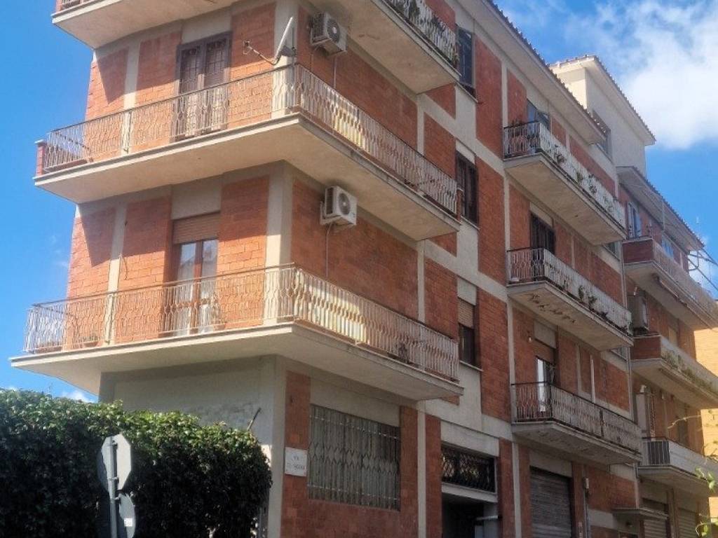Appartamento a Genzano di roma in Via Enrico De Nicola, 7 - Foto 2