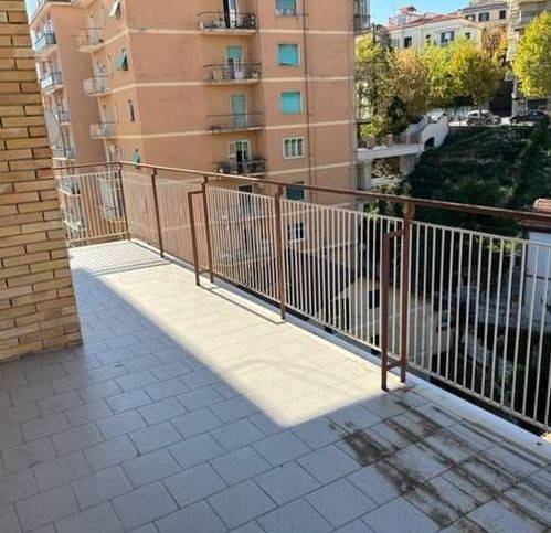 Appartamento a Chieti in Via Dei Martiri Lancianesi 49 - Foto 4