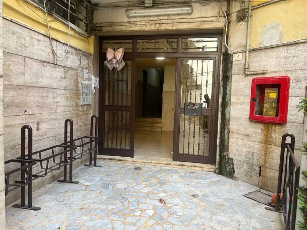 Appartamento a Castellammare di stabia in Via Michele Esposito - Foto 2