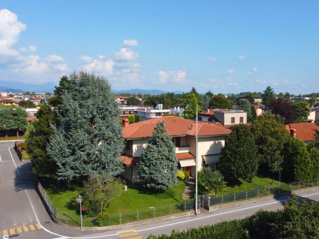Villa a Azzano san paolo in Via Sant'agostino - Foto 2