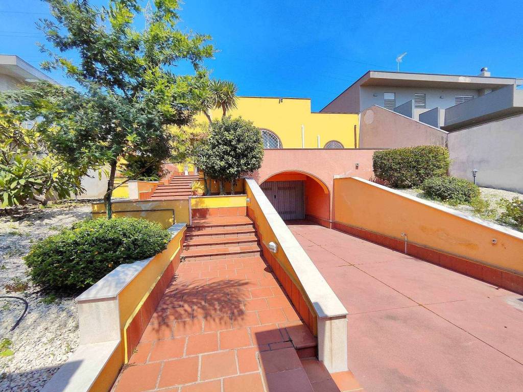 Villa a Aci castello in Via Nizzeti - Foto 2