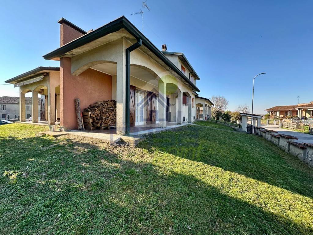 Villa a Crotta d'adda in VIA DEI BIANCOSPINI 7 - Foto 2