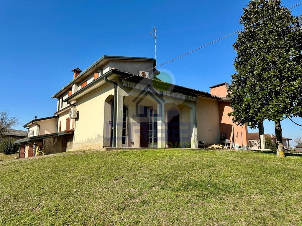Villa a Crotta d'adda in VIA DEI BIANCOSPINI 7 - Foto 3