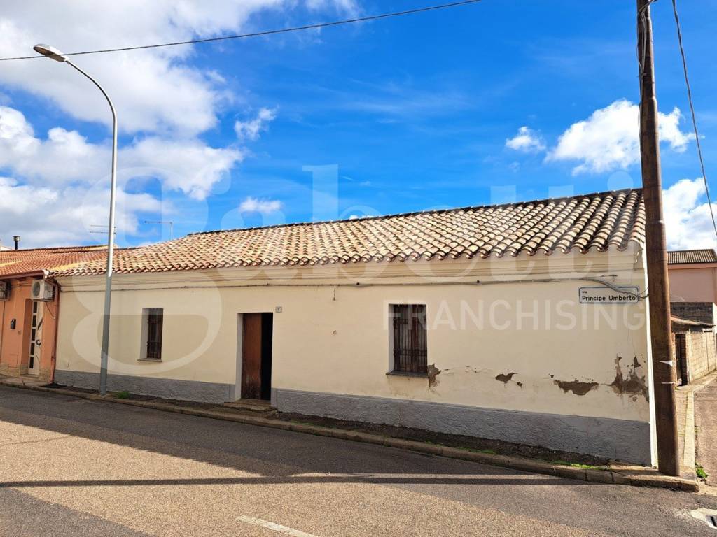 Casa indipendente a Oristano in Via Principe Umberto , 1 - Foto 2